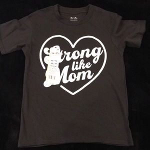 Celebrate it Youth T-shirt “Strong like Mom”